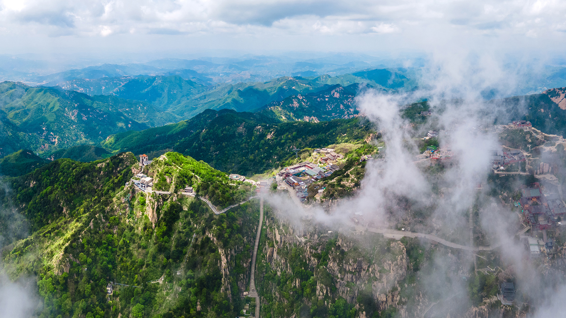 印象泰山丨登临五岳之首，揭秘千年历史与壮丽自然景观！